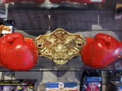 Hogan's Beach Shop Hulk Hogan Signed Tuf-Wear Boxing Glove