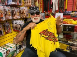 Hogan's Beach Shop WCW Hulk Hogan Ringworn Ring Worn Hulkster T-shirt SIGNED